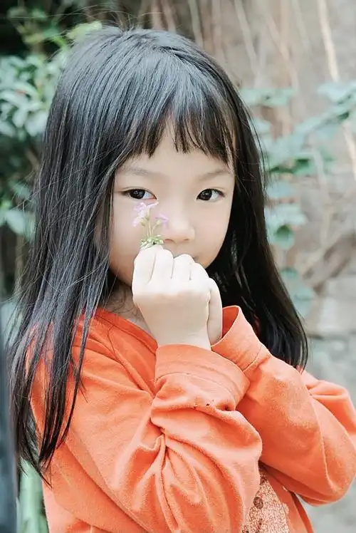 小女孩儿萌发生长