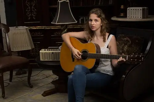 地表最强女吉他手标配—雅马哈ll-ta加振吉他