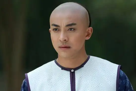 《新还珠》李佳航饰福尔康