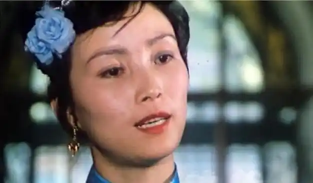 著名演员朱茵婚姻失败对女儿愧疚不已一生最难受的事是失眠