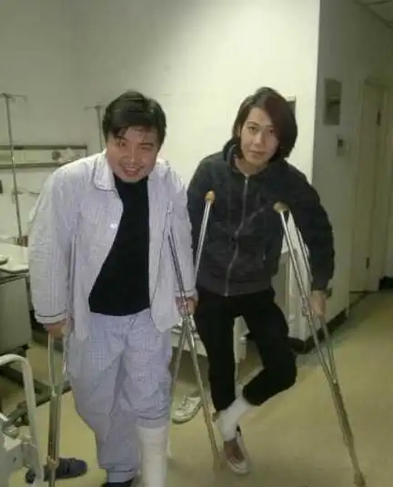 水木主唱缪杰足球赛受重伤 3处骨折落残