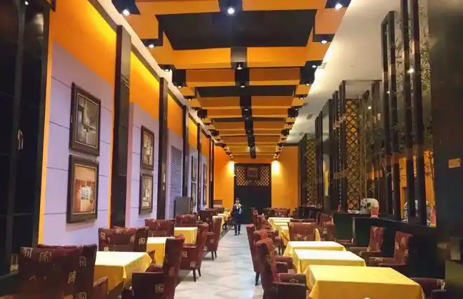 「澳门街」便以这些令人着迷的"特色",打造了风情满满的主题餐厅