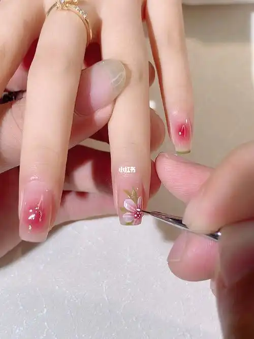 夏日小清新腮红山茶花美甲