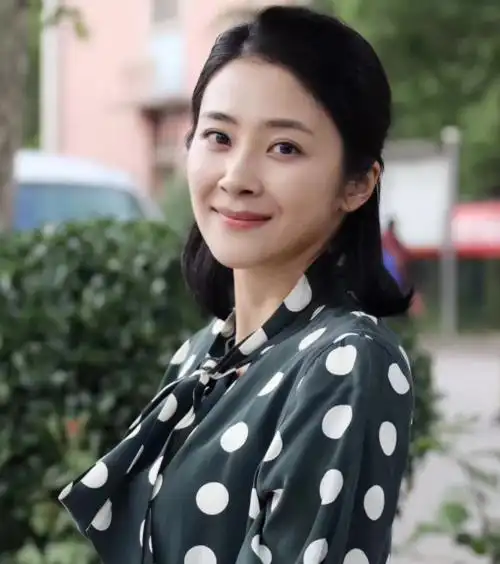 关于演员朱婷生活照的图片及评论