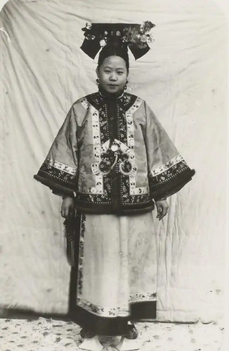清朝贵妃格格真实照片.拍摄于1900年