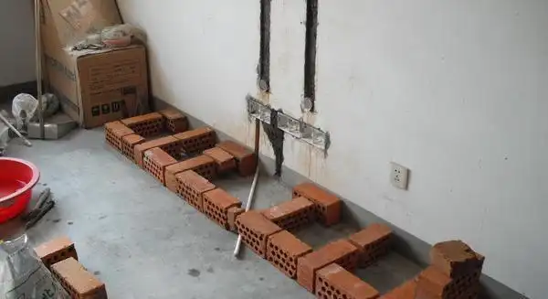 老爸非要花400块砖砌电视柜发到业主群大家都说绝无仅有