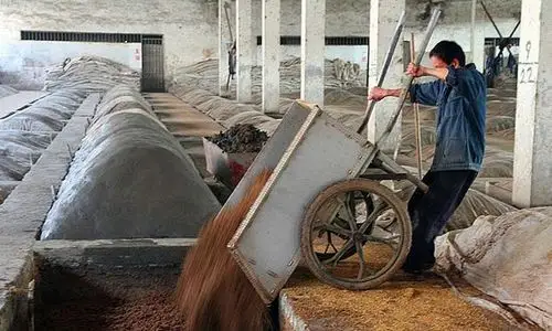 用全自动酿酒设备做固态酒时遇到酒酸酒苦该如何解决