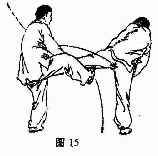 速发右脚踢敌裆部, 另一手猛按敌膝关节, 使其反