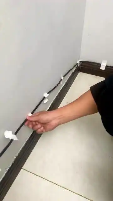 如果家里想要走明线可以试试这样的线槽美观很实用