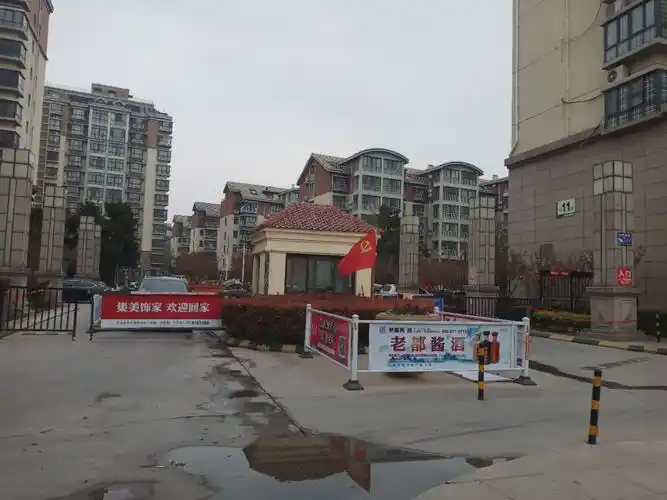 水景湾小区门口