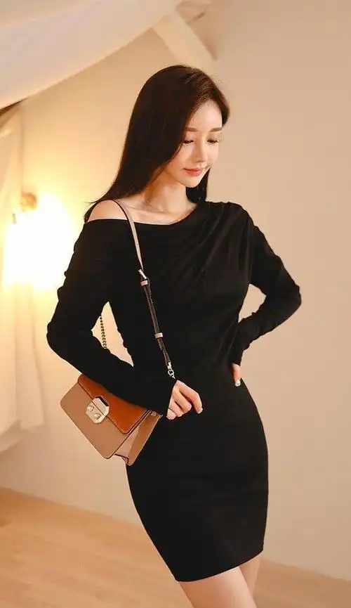 孙允珠黑色包臂连衣裙,性感优雅