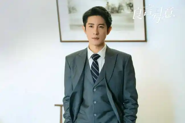 情绪的极端释放,都让这个角色富有极强的戏剧张力,而演员季肖冰拿捏的