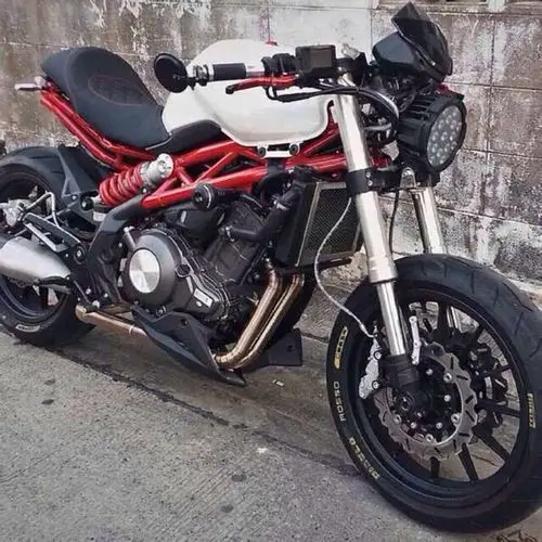 图一为:黄龙300改装车