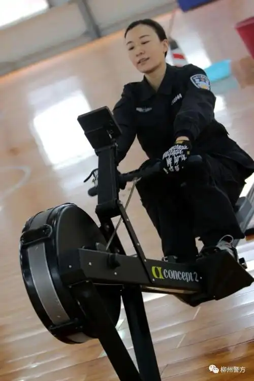 特警女神:警花绽放不负芳华,飒爽英姿不让须眉