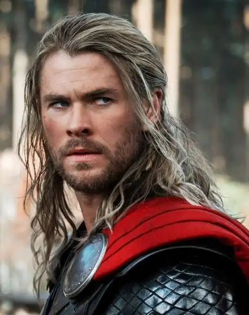 《#雷神3#:诸神黄昏》中雷神锤哥剪掉他.