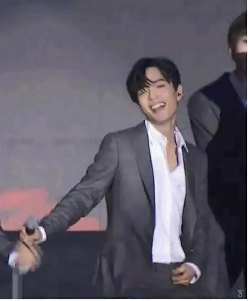 蔡徐坤和肖战同跳挺胯舞,爱奇艺,腾讯选出的发起人,谁的实力强