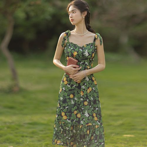 奈良吊带连衣裙雪纺法式绿色裙子女夏季碎花裙2022新款v领沙滩裙