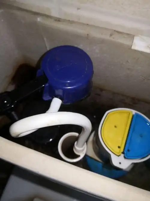 马桶水箱一直流水修理(超详细的图片操作步骤)