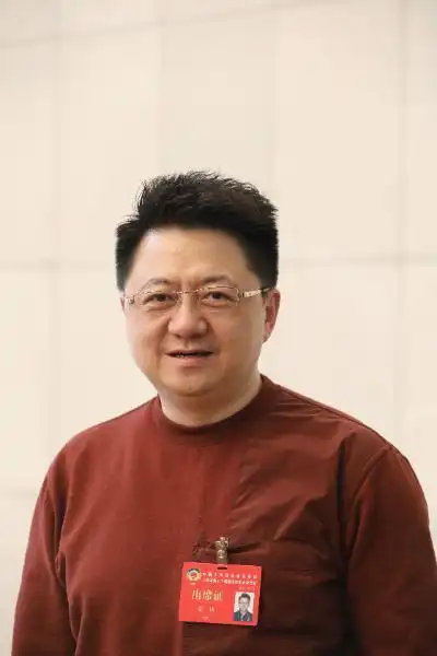 市政协委员 金炜上海除了要吸引海内外的优秀人才,更要注重培养本土