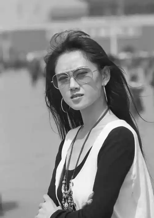 65岁杨丽萍疑谈小鲜肉,两人过甜蜜520,男方直言早就认识了