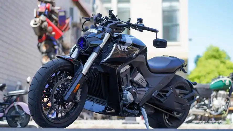 奔达燎700试驾——最霸气的国产四缸运动巡航