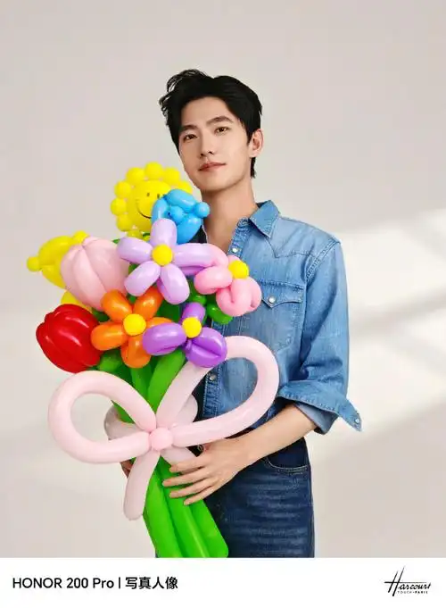 荣耀200系列全球代言人杨洋##买荣耀200就上荣耀商城##毕业总要拍张