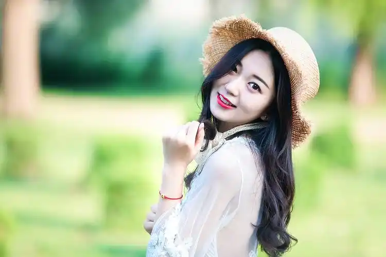 【夏日 阳光 女孩 生活就是如此简单摄影图片】人像摄影_太平洋电脑网