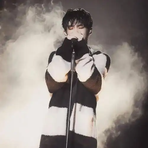 微信头像r1se周震南