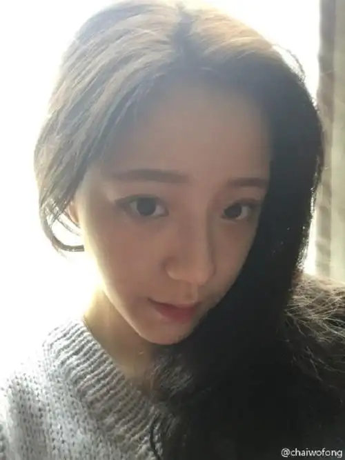 我也和女神一样的瓜子脸 可是没有那么好看的五官