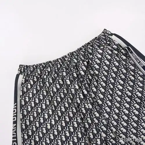 dior 经典梭织dior字母图案提花面料,订色纺纱,挺括有型.