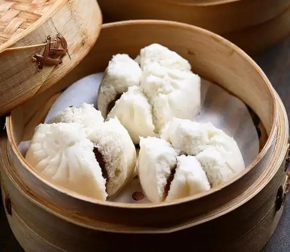 广州特色小吃是中国饮食文化的重要组成部分,以其独特的风味和制作