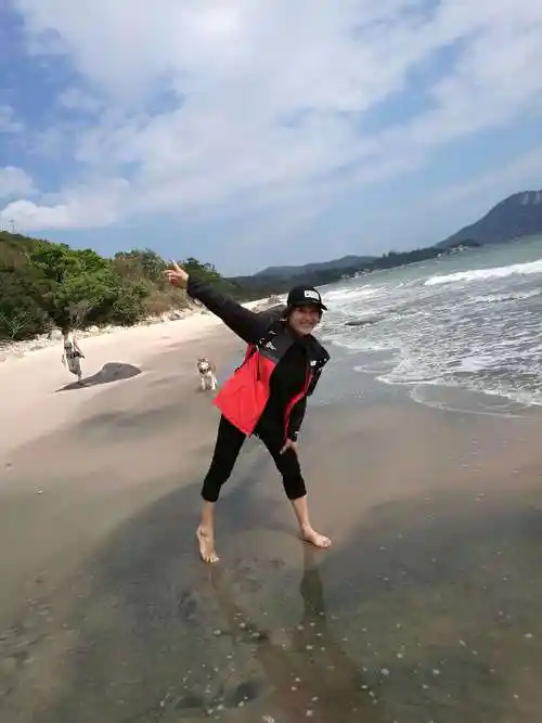 上长沙海滩,是全香港最长的泳滩,位于新界大屿山南部的长沙,亦是与