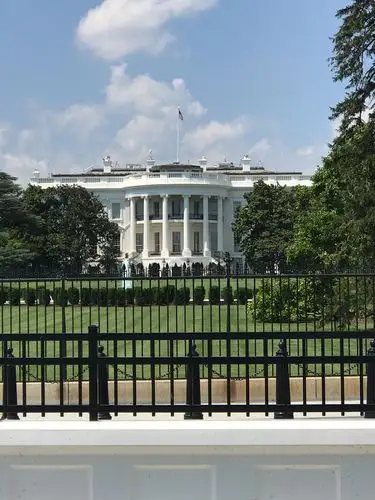 白宫(英语:the white house)也称为白屋,是美国总统的官邸和办公室.