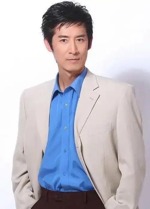 徐筠:丈夫是演员,婚后生一儿一女,一家四口其乐融融