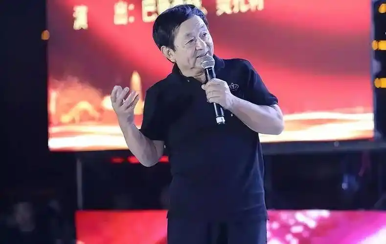 四川"耙耳朵"男人的形象代言人,巴蜀笑星"耙哥"—巴登_经典_武行_京剧