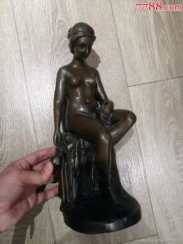 欧洲回流女性铜坐像维纳斯女神铜像