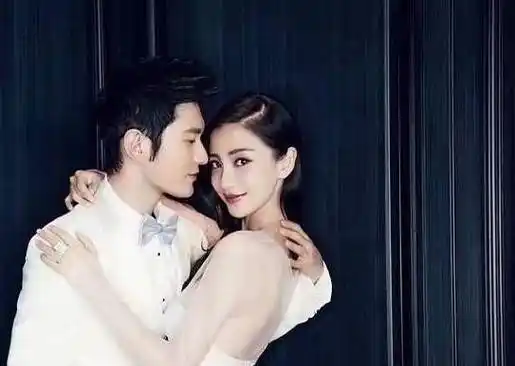 穿破洞袜皮夹克,产后腹肌不输赵丽颖_黄晓明_儿子_少女