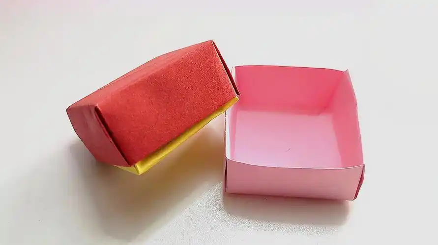 00:15  来源:好看视频-创意折纸,怎样叠一个小纸盒收纳,你学会了吗?