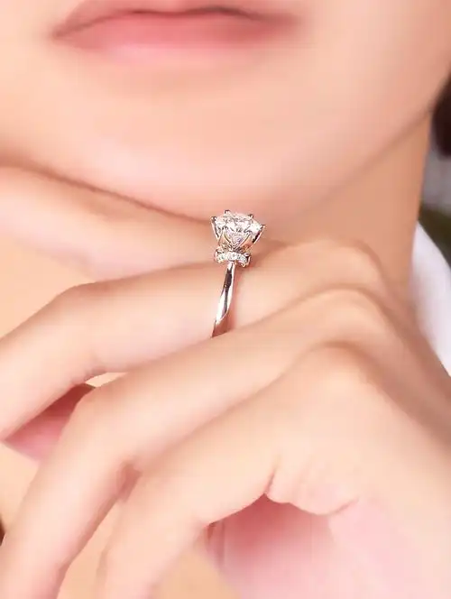 美国18k红宝石皇冠六爪花瓣钻戒1克拉白金进口戒指