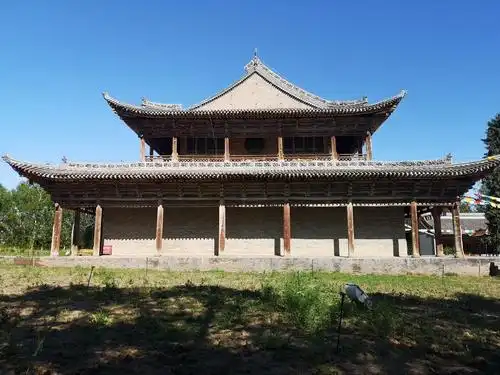 伊犁圣佑庙草原下的大型古代建筑群新疆现存最美的古代佛教寺院
