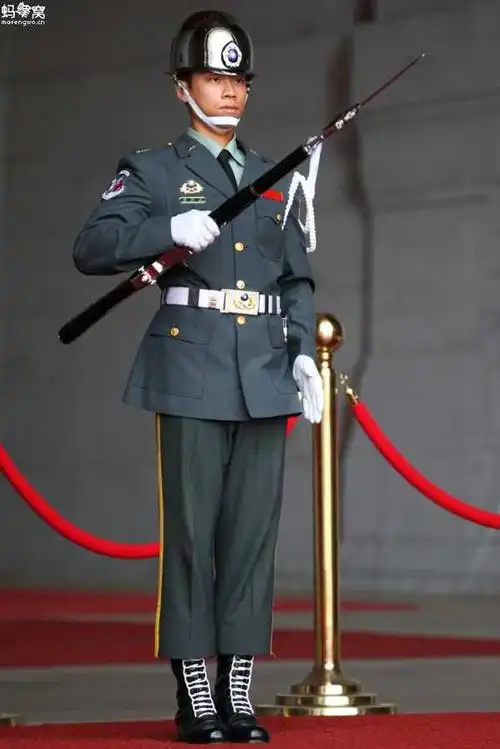 台湾军人 - 礼队换哨交接式