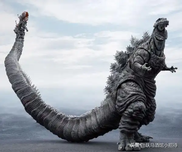 于是在影片的最后可以看到一种全新的变异体正在从哥斯拉的尾巴末端