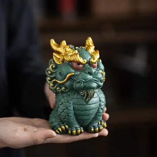 国潮风招财瑞兽麒麟加彩桌面摆件创意青砂石家居客厅酒柜装饰礼品