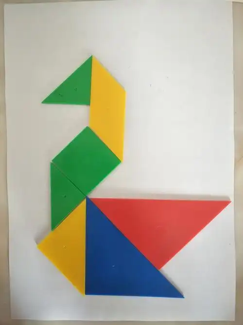 瞬间变成一只美丽的天鹅