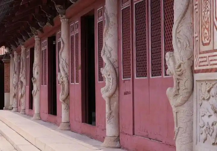 文庙大成殿龙柱(柏峰 摄)