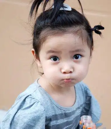 怎样给短头发女孩扎小辫短头发扎小辫的图片3