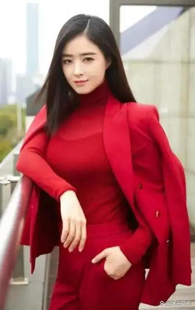 微胖界"天花板"!41岁前凸后翘,蒋欣的身材就是她最犀利的武器