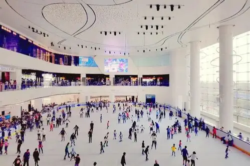 万象城购物中心内奥运标准真冰场