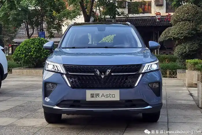 五菱星辰上市售6.98万起 ling os智能语音做得挺不错