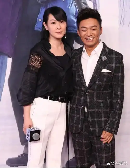 41岁王宝强参加酒局!小5岁女友身高178cm很抢眼,兼任保镖和司机